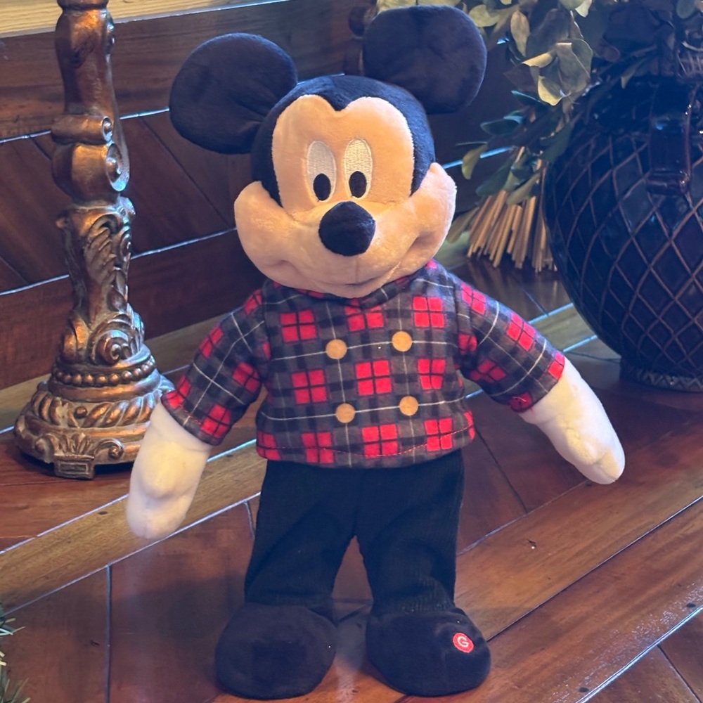 DISNEY Limited Editon Christmas Singing Mickey Mouse Display Doll